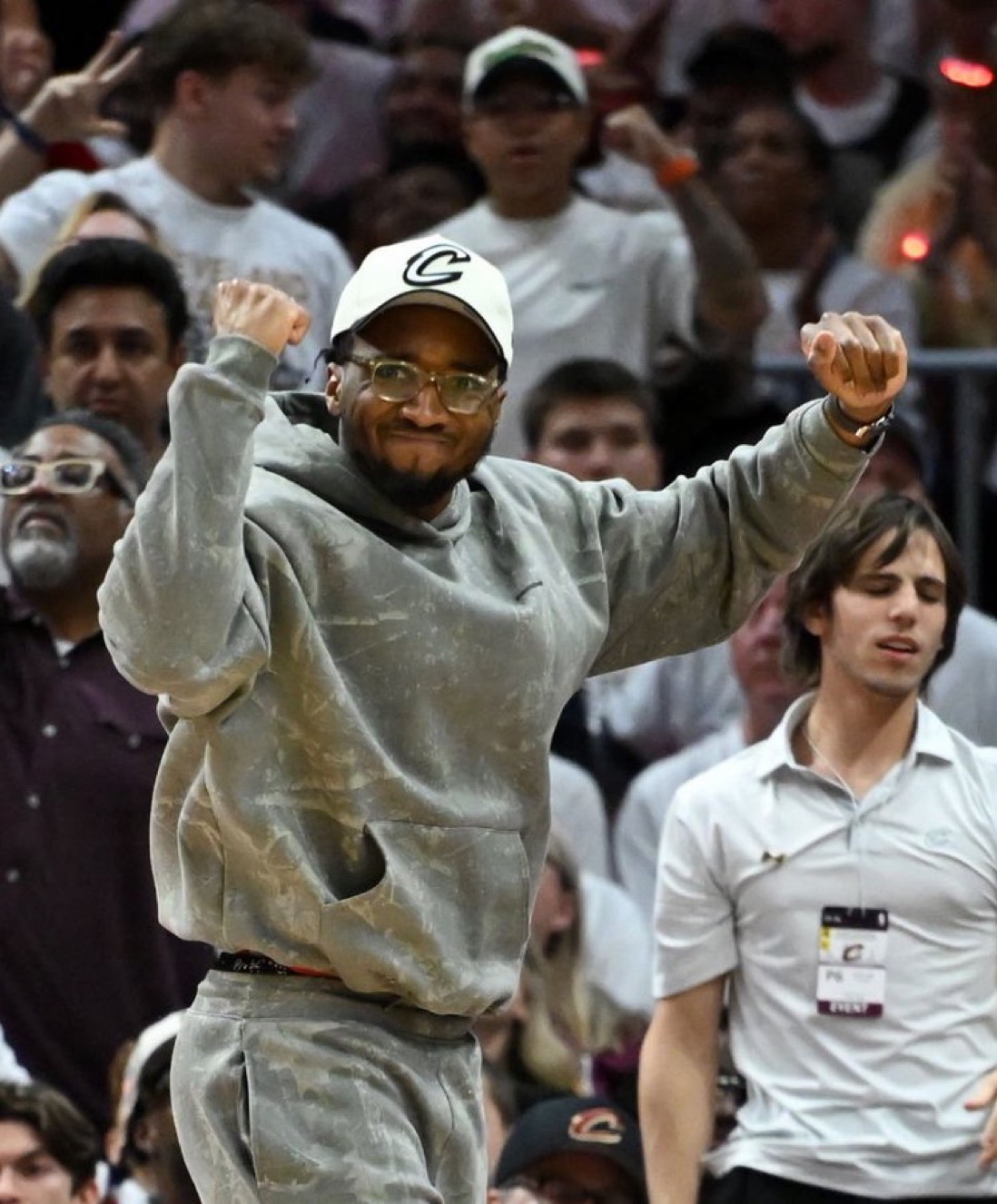 新奥尔良鹈鹕防线松动备战荷甲简直离谱，今晚洛杉矶快船调整名单以备国王杯瞬间刷屏